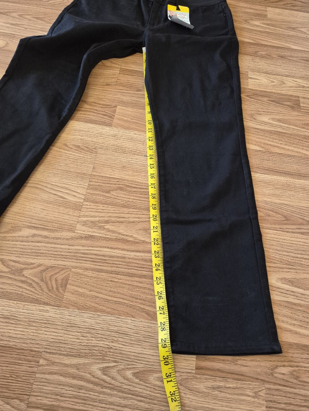 Levi's Women's Mid-Rise Straight Black Jeans - Picture 6 of 8